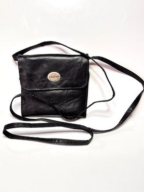 🦋2/25$ Vintage black faux leather L’Egend crossbody or belt  (1") wallet bag